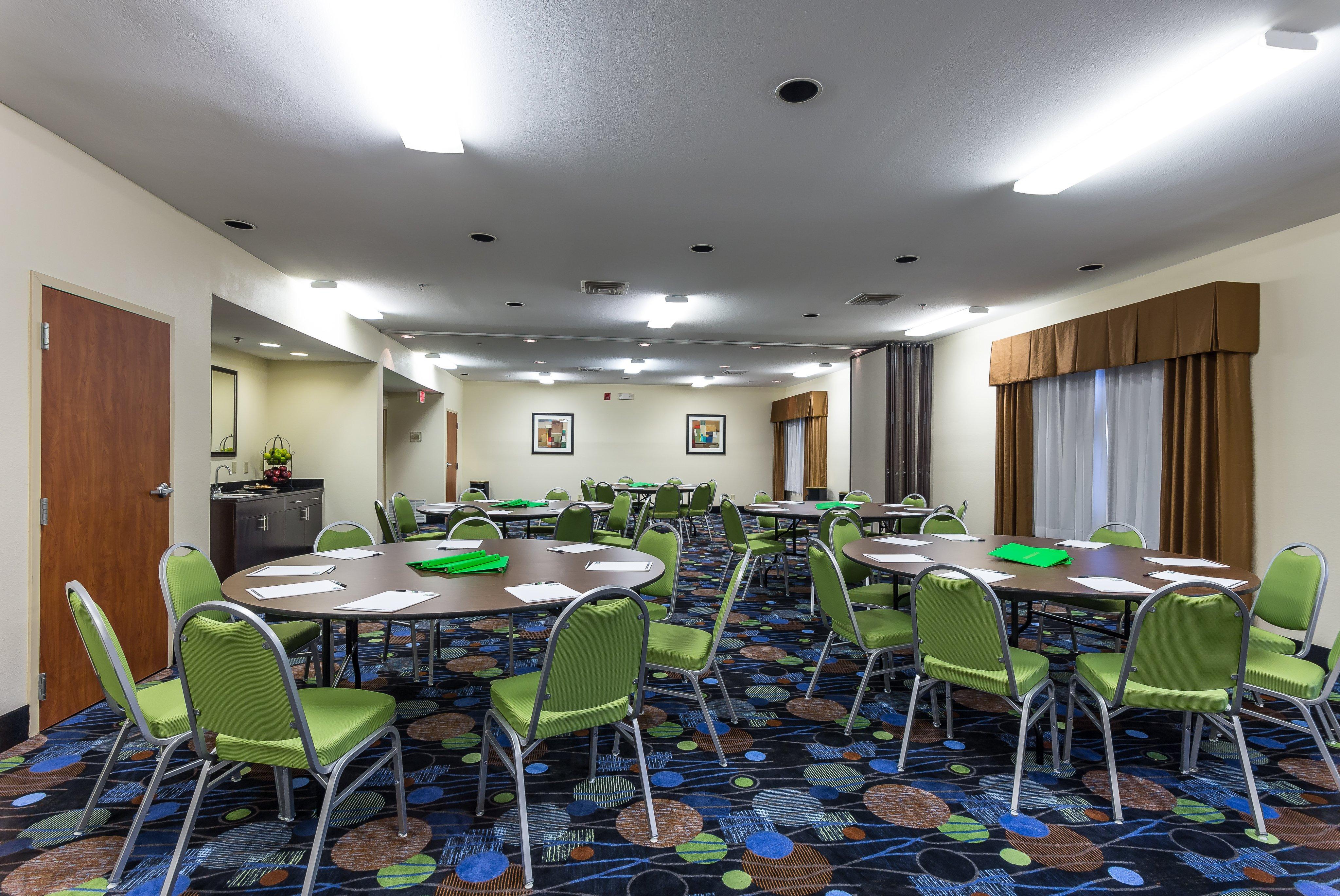 Holiday Inn Express Hotel & Suites Edmond By Ihg Exterior foto